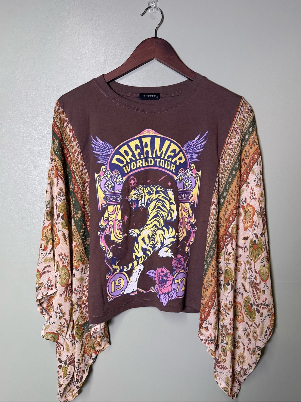 Zutter Brown 'Dreamer World Tour' Graphic Bell Sleeve Tshirt